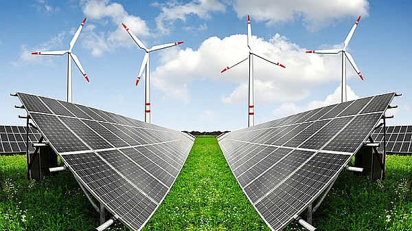 Секторът за чиста енергия е допринесъл за над 90% от скока на инвестициите в Китай през 2025