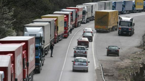 Консулите ни помагат на българските шофьори на италиано-словенската границ