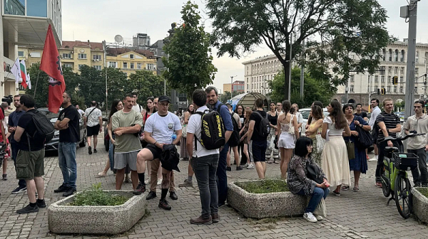 Младите медици излизат на протест