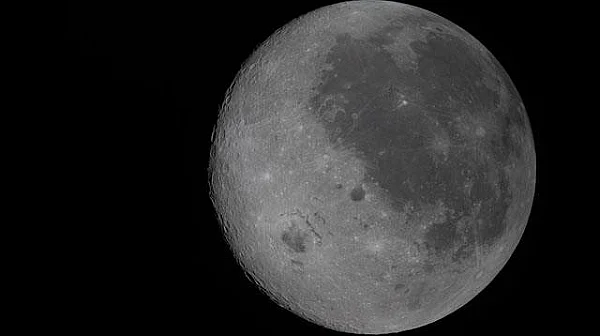 За пръв път виждаме едновременно близката и далечната страна на Луната