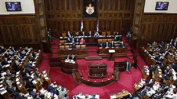 Сръбски депутат гледал порно на заседание в Скупщината - подаде оставка