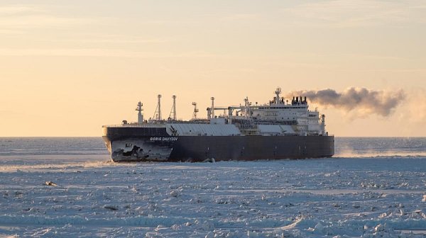 Нови санкции: САЩ се прицелват в „сенчестия флот“ на Русия. Буквално