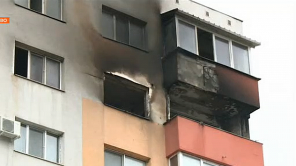 Две бебета-близнаци са сред спасените при пожара, който погуби трима в Благоевград
