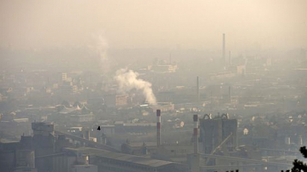 Въздухът в София опасно мръсен отново