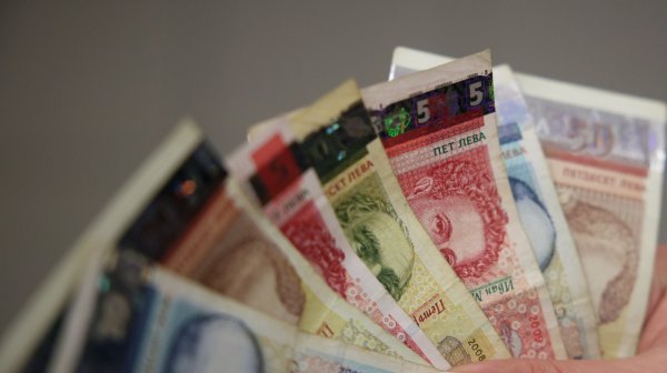 В Северна Македония вече не приемат левове