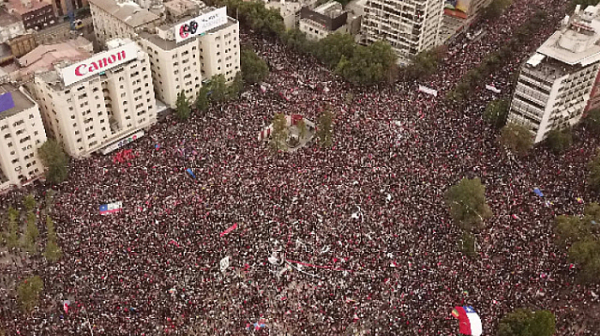 Милионен протест в Чили, въвежда се  комендантски час