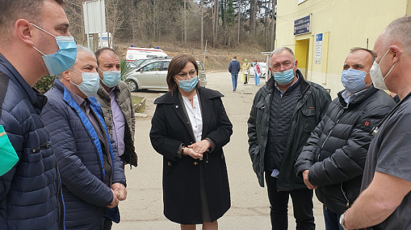 Нинова от Гоце Делчев: При спечелване на изборите започваме незабавни преговори за доставка на ваксини от Русия и Китай