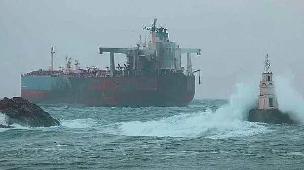 Корабособственикът плати над 270 000 евро за изтеглянето на танкера „Кайрос“