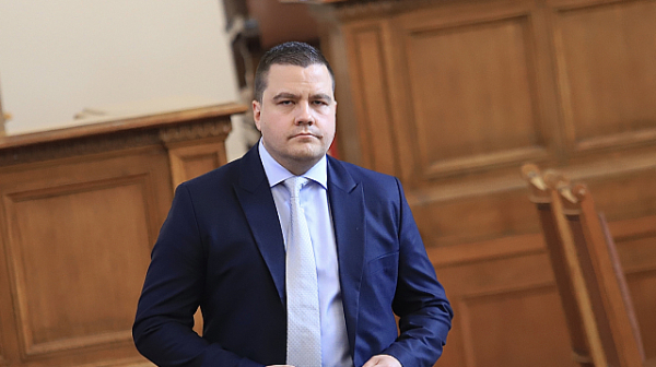 Балабанов: Темата за БНБ няма да взриви коалицията, но в парламента се случват странни неща