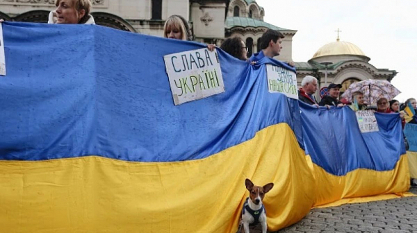 Шествие за военна помощ и солидарност с Украйна се провежда в София