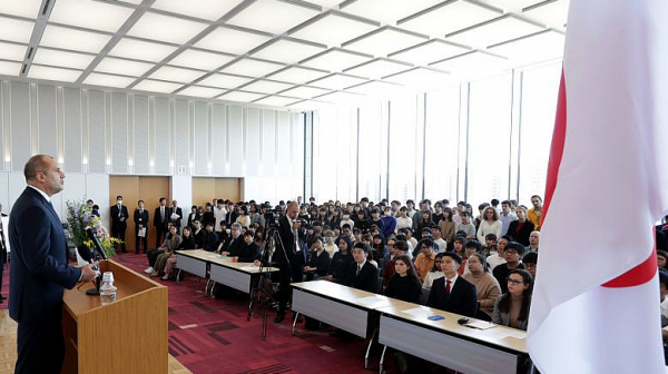 Радев в Токио: Студентите винаги са били източник на нови идеи за бъдещето