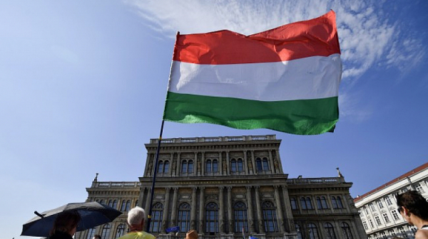 Унгарският президент подаде оставка