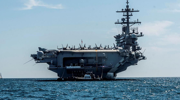 Самолетоносачът  Abraham Lincoln е близо до Иран. Атаката може да е до дни, аятолахът е в бункер