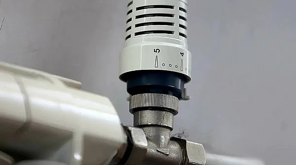 Хиляди софиянци без парно и топла вода заради поредица от аварии