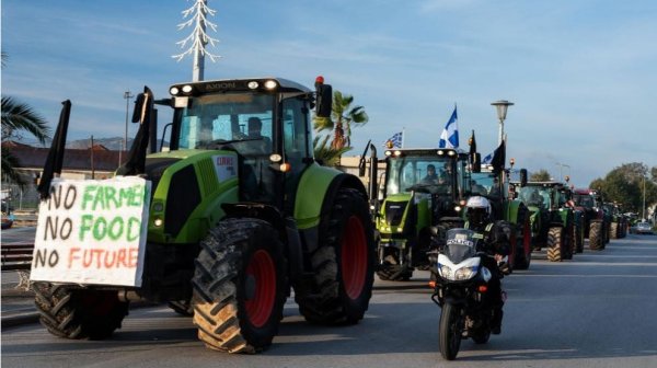 „Неразумни искания“: Мицотакис отряза фермерите, блокадите се разширяват