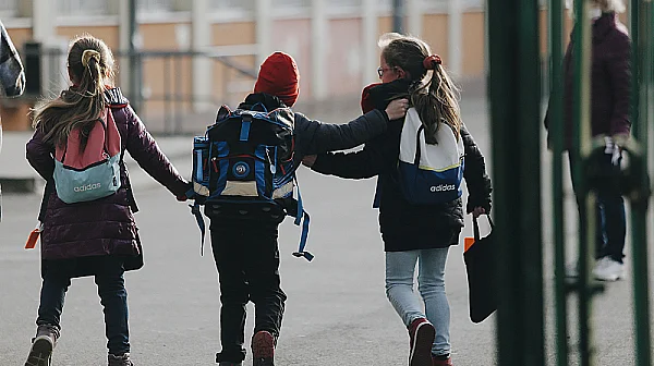 Опасно меню: Откриха бактерии и плесени в закуските на децата