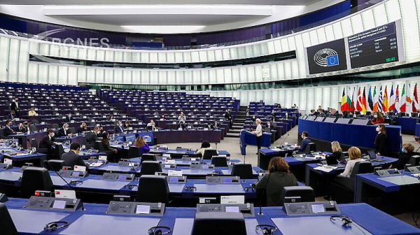 Опасен завой: Първа прогноза за изборите за Европейски парламент през 2024 г.