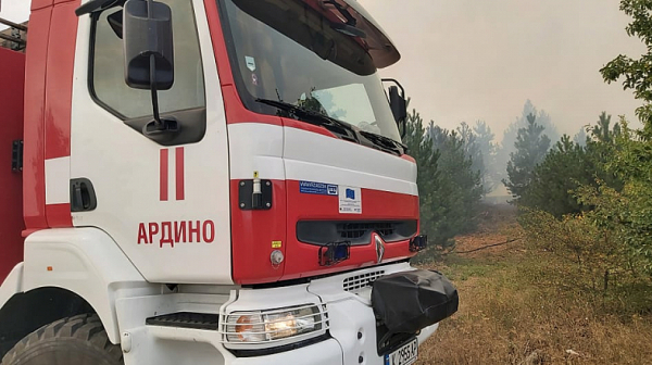 Обстановката с пожарите в Хасковско остава критична