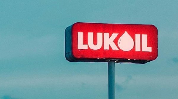 Политически стратег на Тръмп влиза в играта по продажбата на „Лукойл Нефтохим“