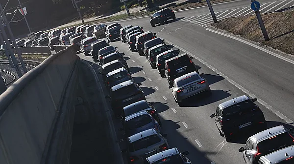 Горива по време на война: Колко по-скъпо ще е да си шофьор в Европа?