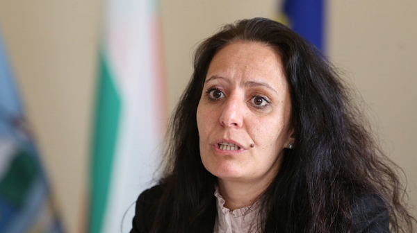КПКОНПИ: Кметицата на ”Красно село” сключила договор с щерка си