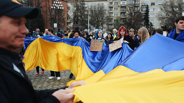 На митинг в София искат достойна подкрепа за украинските бежанци и оставката на Константинова