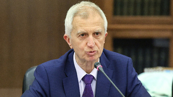 Проф. Пламен Панайотов: Комисията за Нотариуса е предпазна мярка от страна на управляващите