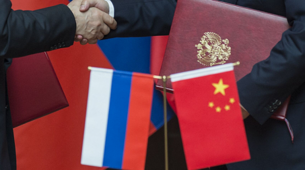 Русия - Китай: ”Приятелство с примка на врата”