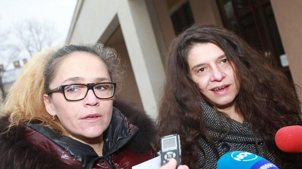 Полиция прибра тази сутрин кметиците Десислава Иванчева и Биляна Петрова. Осъдени са на 7 и 5 години, карат ги в Сливен