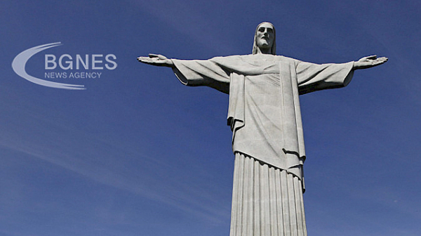 3-ти март статуята на Исус в Рио грейва в цветовете на България