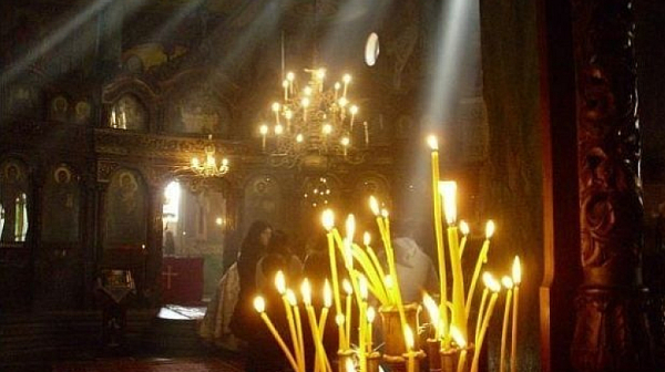 Православната църква чества празника на Светия Дух