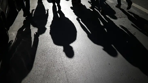 Локалите отново в действие. Бой посред бял ден и симптом на институционално безсилие
