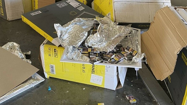 Над 70 хиляди контрабандни цигари, скрити в камион, хванаха на „Капитан Андреево“