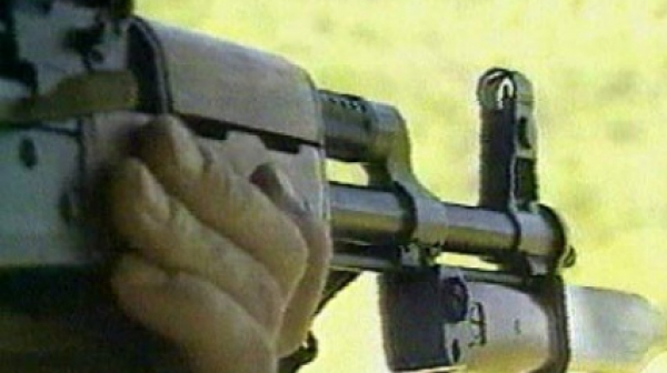 Въоръжен нахлу с автомат в сръбско училище и стреля