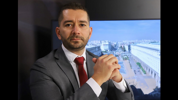 Политологът на Радев: Президентът е стожер на искащите промяна, партията на Янев има шанс