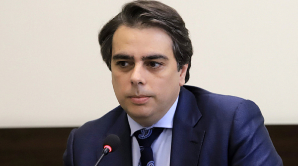 Асен Василев: Пари до приемането на новия бюджет има