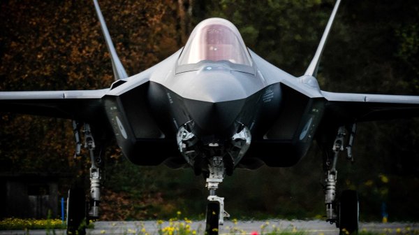 Швейцария орязва поръчката за F-35, Финландия купува най-модерните американски ракети