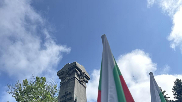С тържествена церемония и благодарствен молебен бе отбелязан Празникът на Русе