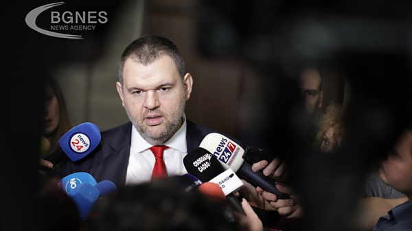 Делян Пеевски се закани да закрие Антикорупционната комисия