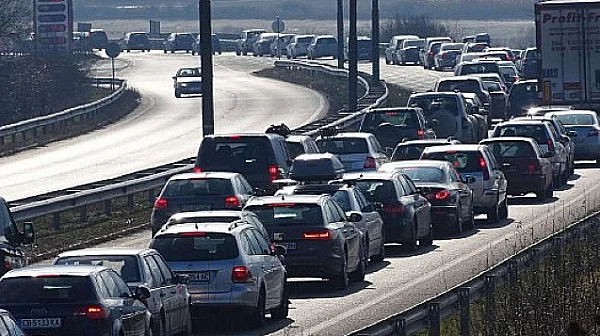 Над 700 екипа на МВР по пътищата за Великден, очакват 190 000 коли от София