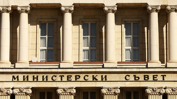 Редица законопроекти влизат днес в МС – за атракционите, боклука и ДДС