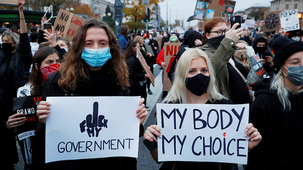 Бунтът срещу забраната на абортите в Полша продължава
