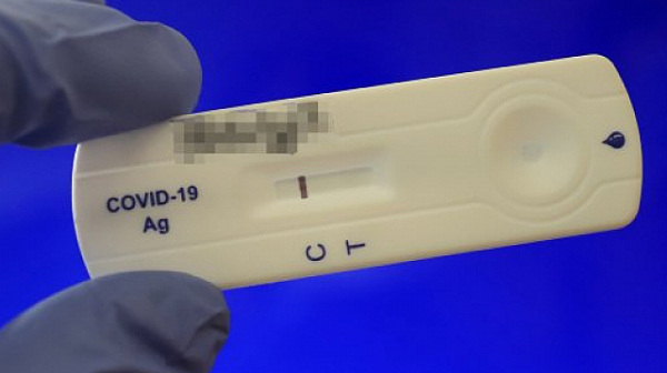 Зеленият сертификат принуди медици да се наредят на опашка за ваксиниране и тестове
