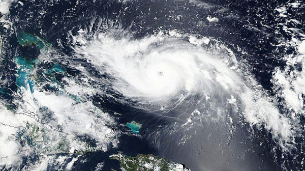 За историческо бедствие обявиха урагана Иън. Загиналите вече са 10