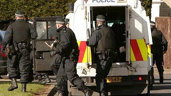 Над 100 евакуирани: Службите в Северна Ирландия предотвратиха атентат с кола-бомба