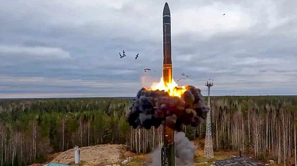 Макрон призовава европейците да разработят ракети като „Орешник“