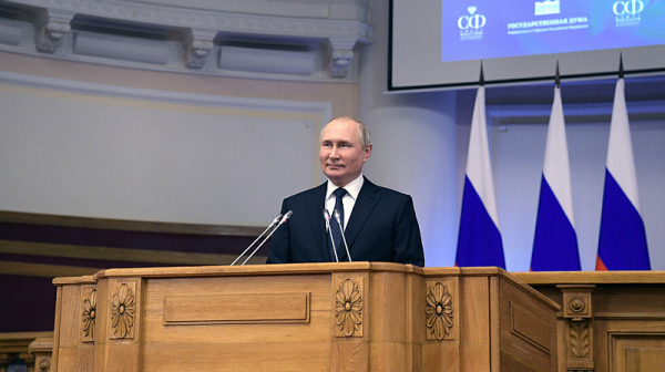 Руски общински съветници предлагат Путин да бъде обвинен в държавна измяна