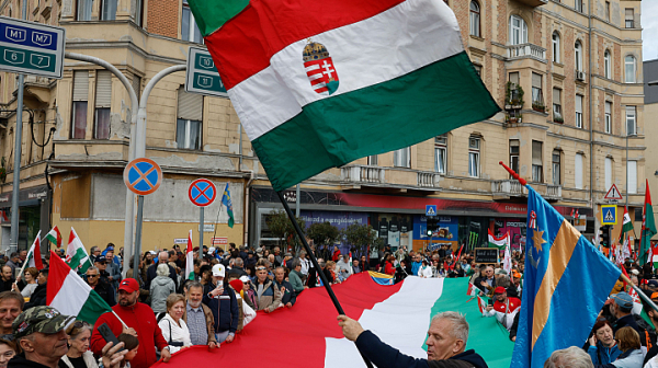 Унгарски избори: Опозицията Тиса увеличава преднината си пред Орбан