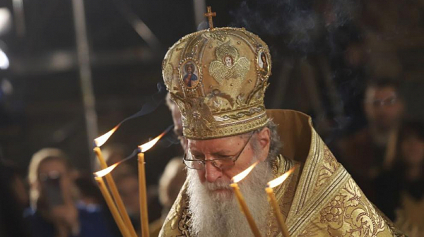 Патриарх Неофит: Молете се вкъщи пред домашната икона