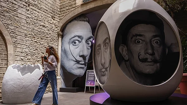 Над 300 творби на Салвадор Дали пристигат в Перник